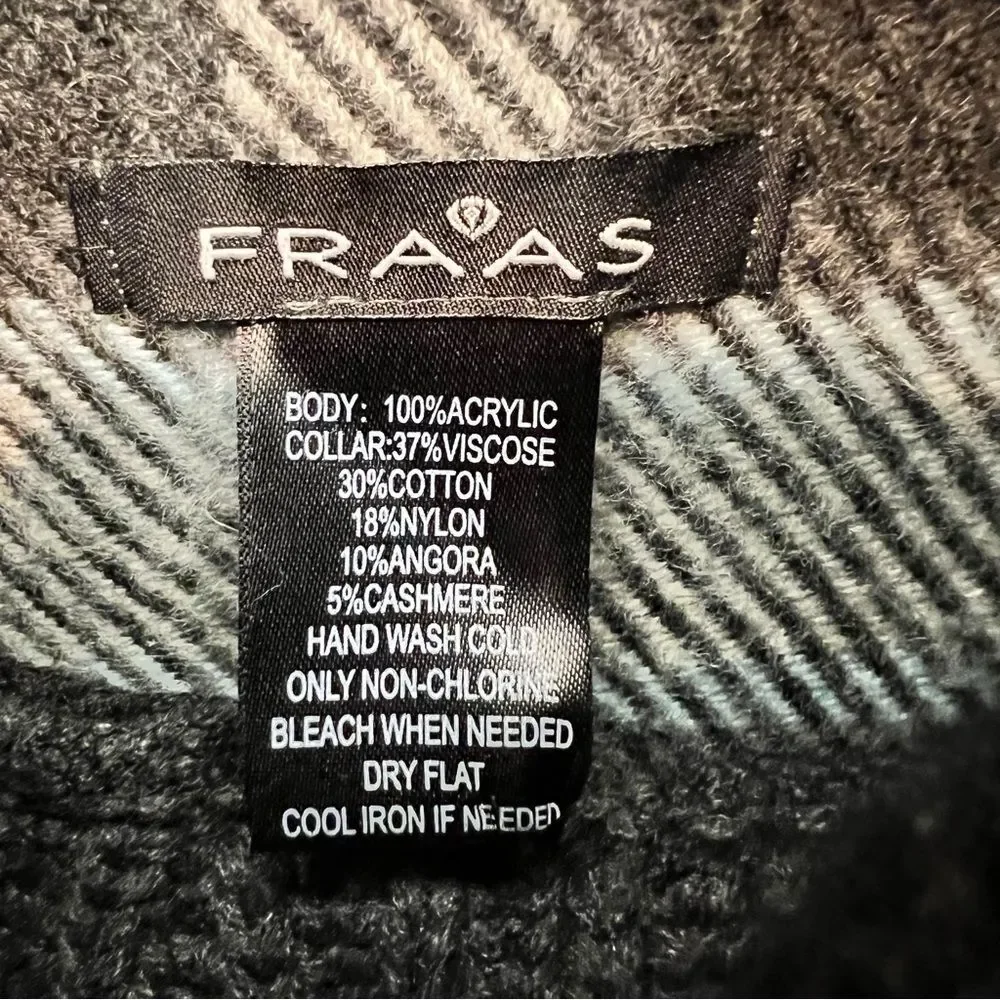 FRAAS plaid poncho ❄️ lightly worn ❄️